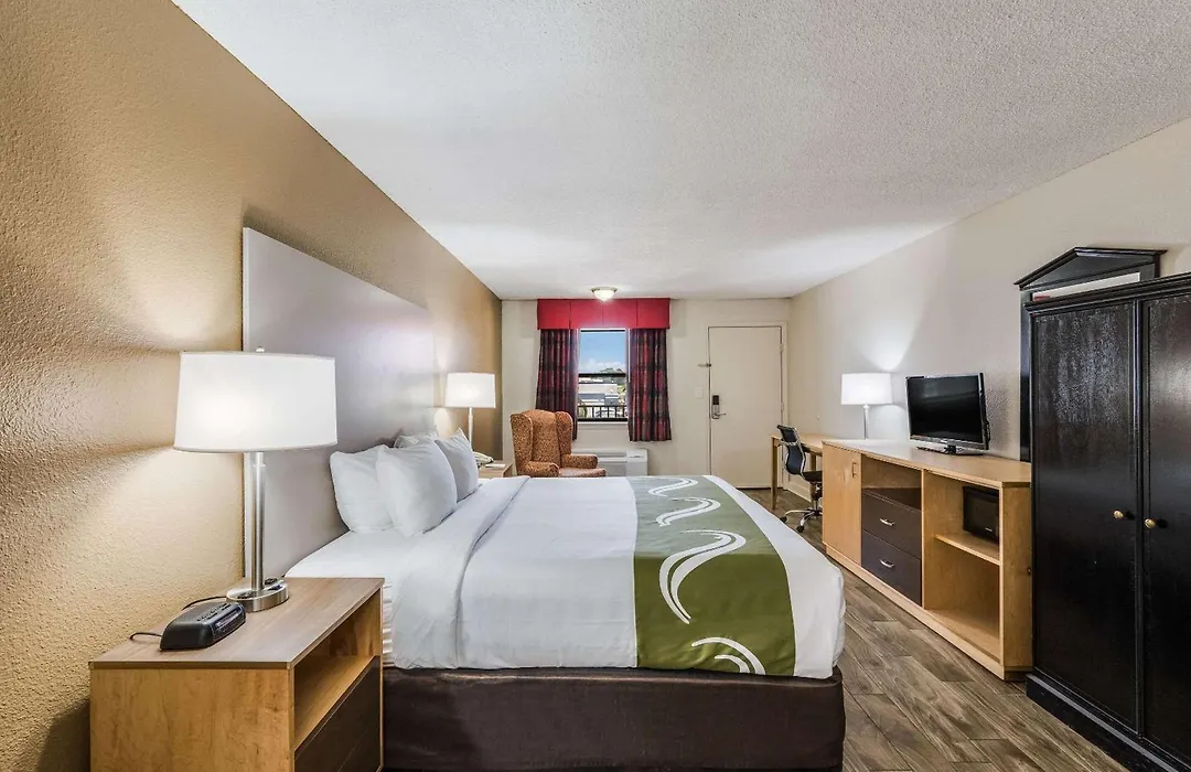 Quality Inn & Suites Hot Springs-Lake Hamilton-1