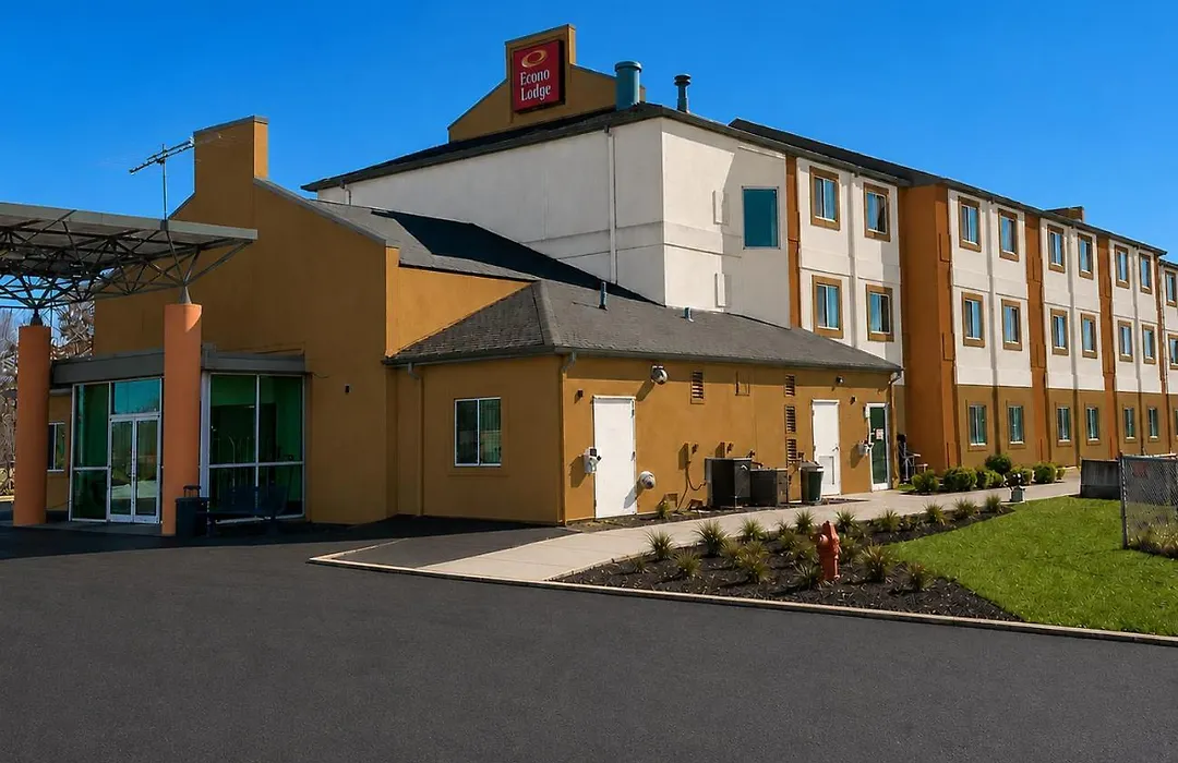Econo Lodge Menomonie-1