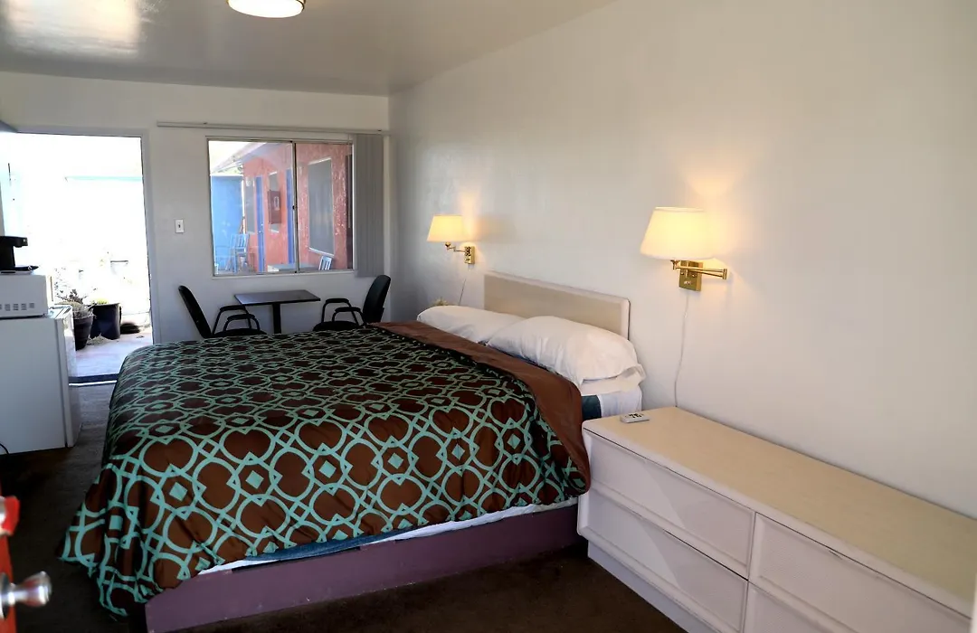 Safari Motor Inn - Joshua Tree-1