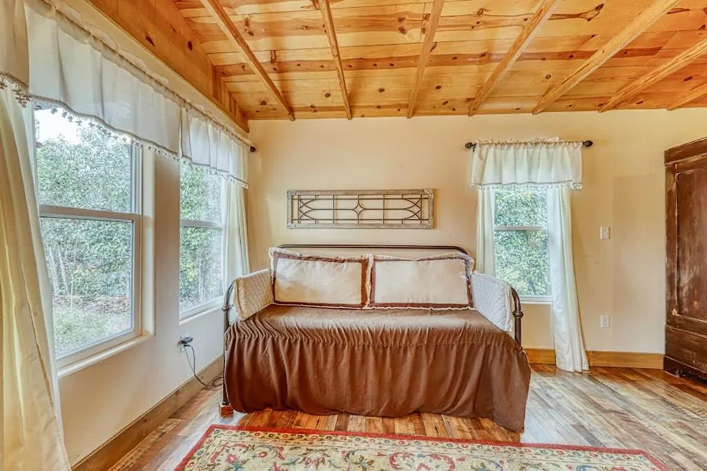 Adorable Studio Cabin With Covered Porch, Near Main Street, 2 Dogs Ok-1
