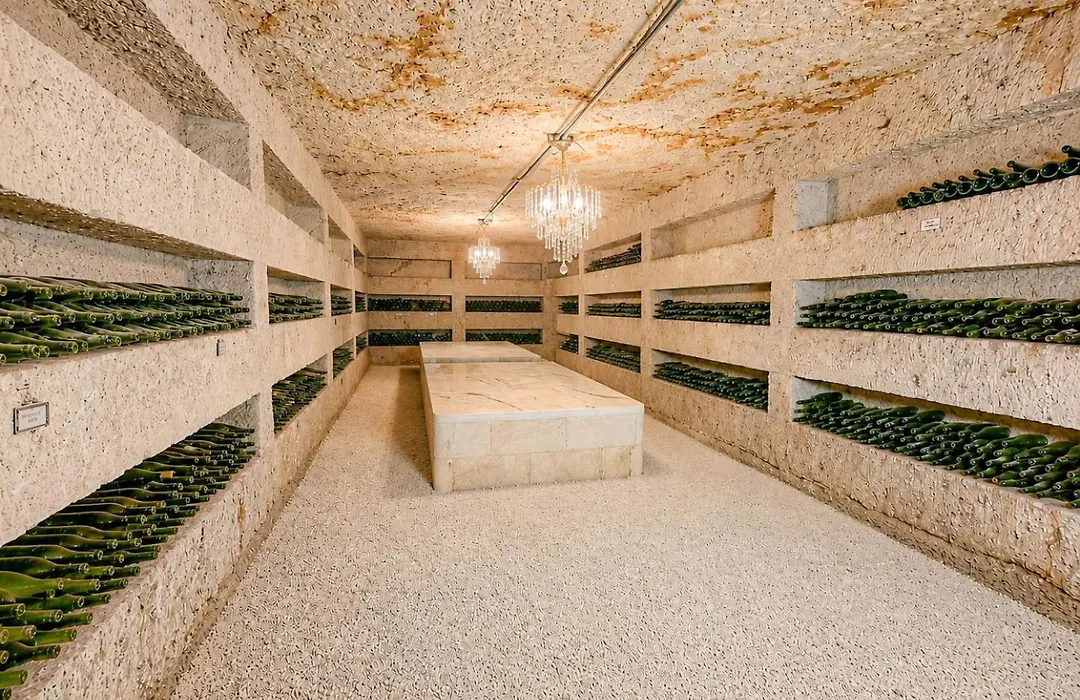 Domaine Le Clos de la Source -Jacuzzi - Petit déjeuner buffet - Atelier d'art-1