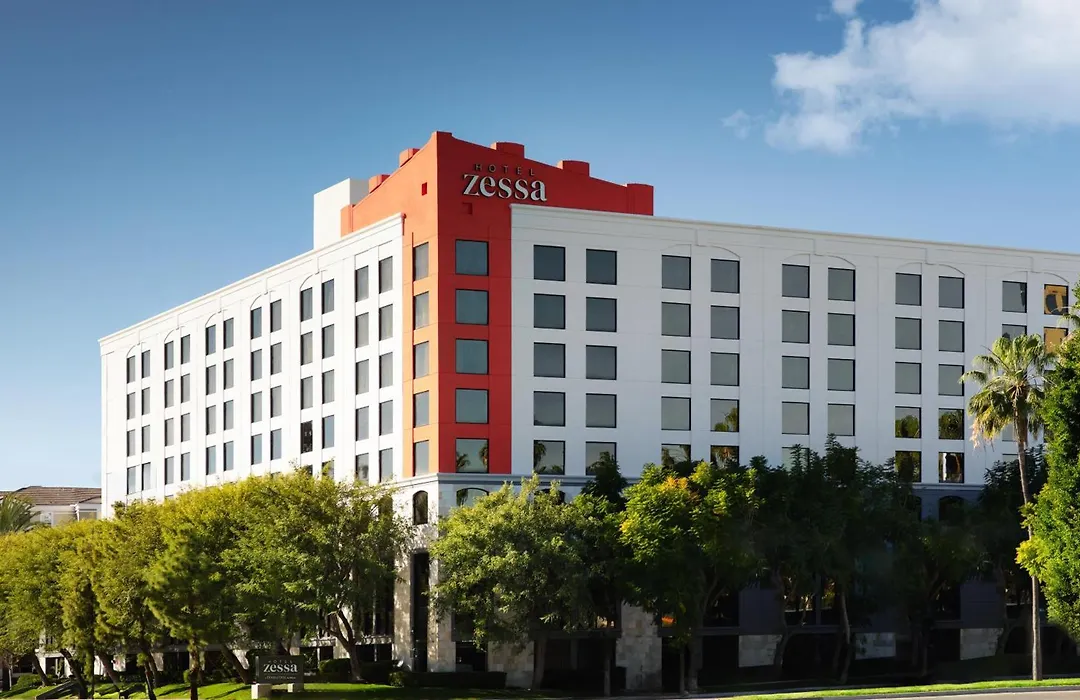 Hotel Zessa Orange County Airport, A Doubletree By Hilton-1
