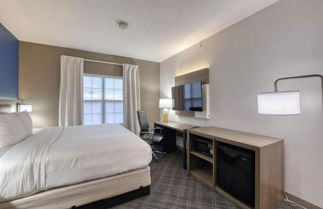 Comfort Suites Milwaukee Airport-1