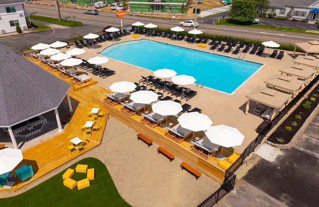 Driftaway Hotel And Pool-1