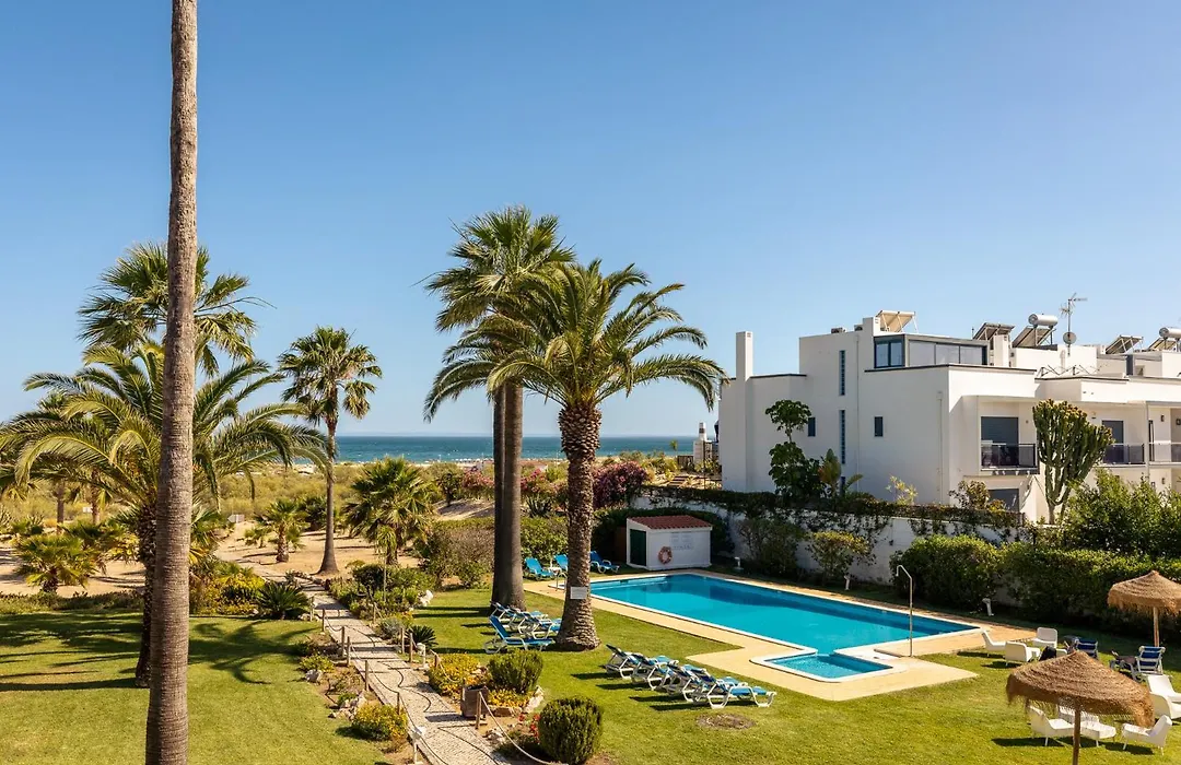 Praia Da Lota Beachfront Resort - Hotel & Apartments-1
