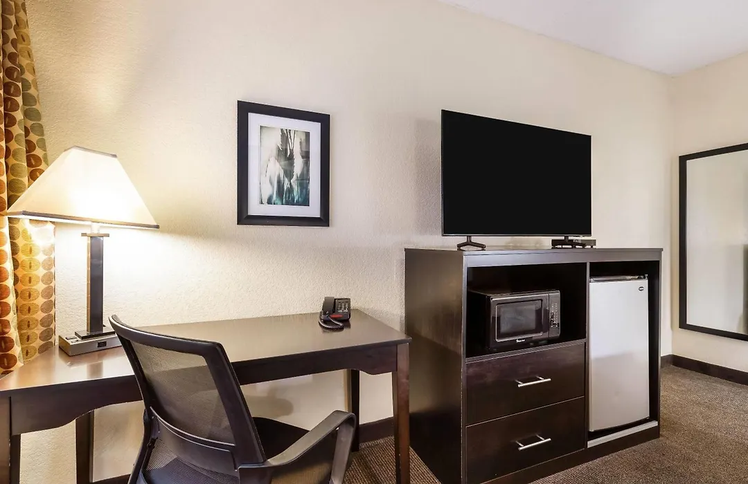 Baymont By Wyndham Janesville-1