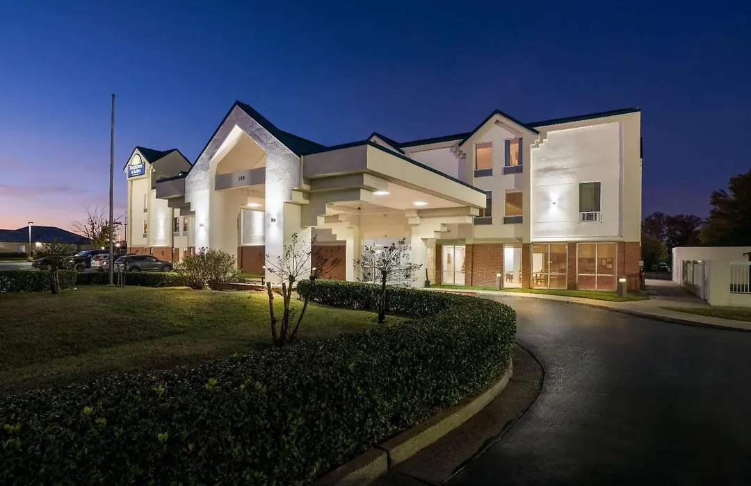 Days Inn & Suites By Wyndham Ridgeland-1