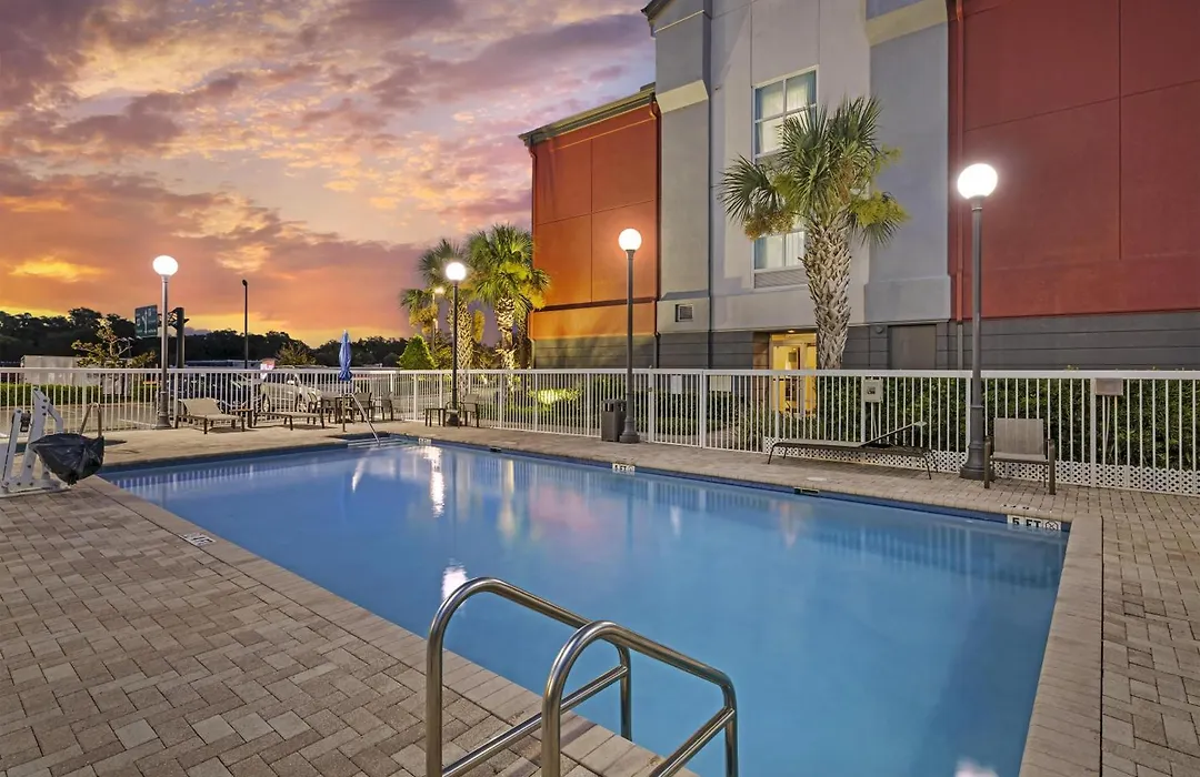 Best Western Plus Chain Of Lakes Inn & Suites-1