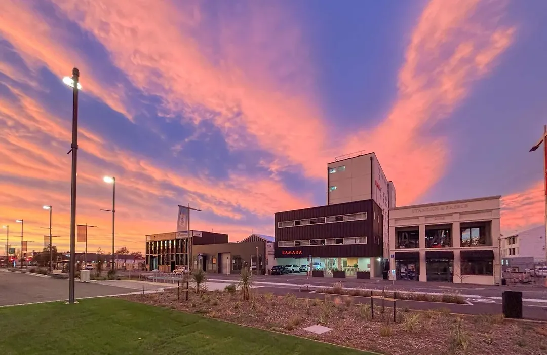 Ramada Suites By Wyndham Christchurch City-1