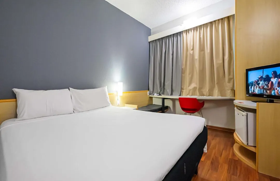 Ibis Santo Andre-1