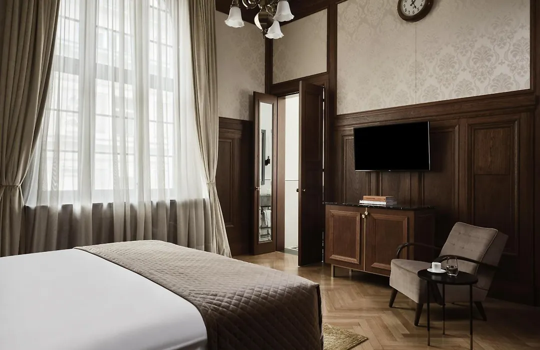 Hotel Capital-1