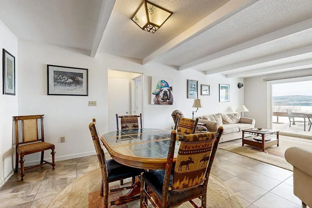 Lakefront Condo On The Golf Course With Sweeping Views And Beach Access-1