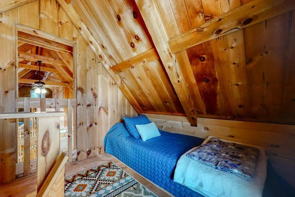 Cozy Woodsy Cabin W/ A Deck, Firepit, Gas Grill, Free Wifi, & Full Kitchen-1