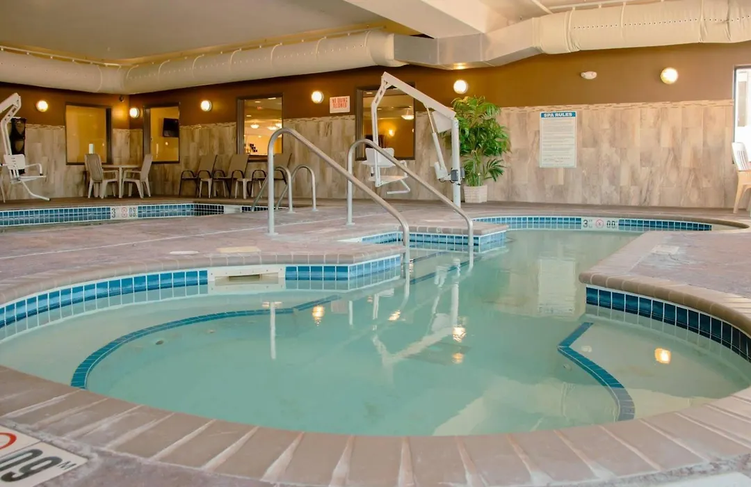 Comfort Inn & Suites Grand Forks Near Alerus Center-1