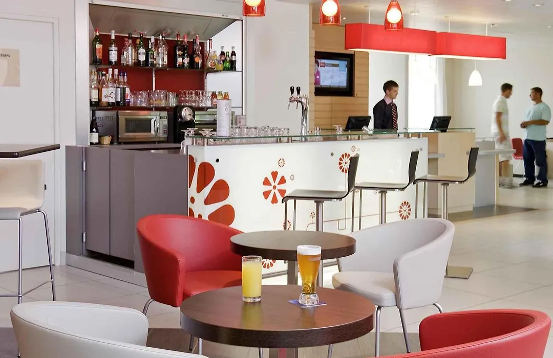 Ibis Senlis-1