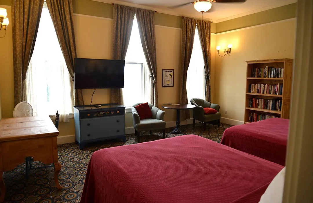 Historic Plaza Hotel-1