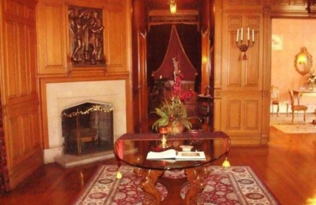 Alexander Mansion Bed And Breakfast-1
