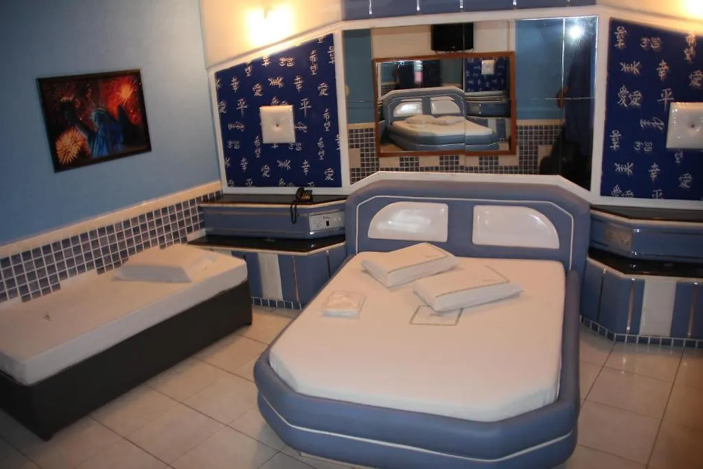 Shelton Hotel (Adults Only)-1