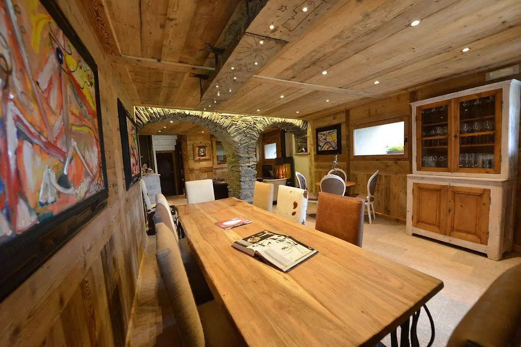 La Maison De Dolphe Chalet De Charme & Art Gallery-1