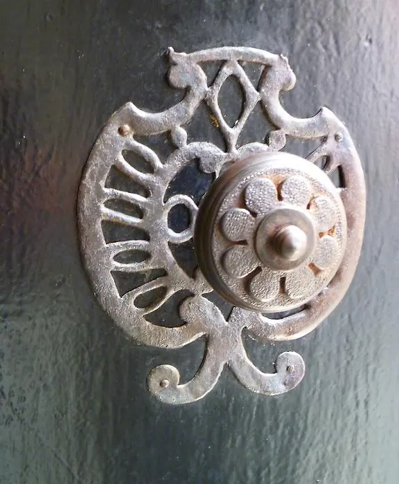 Aux Portes d'Honneur-1