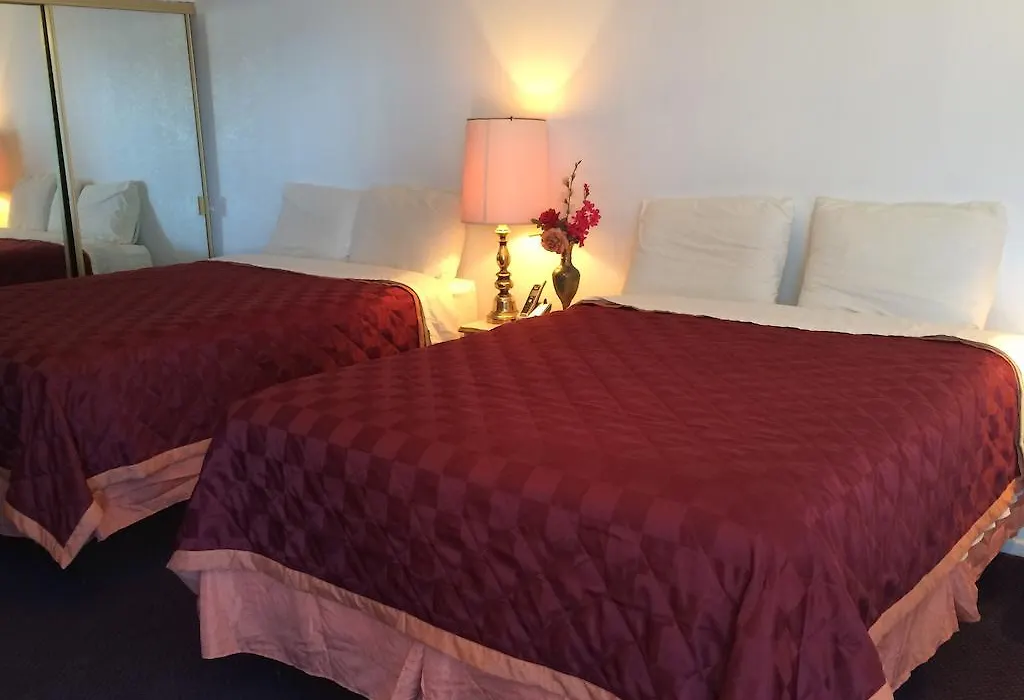 Crystal Palace Inn Brownfield-1