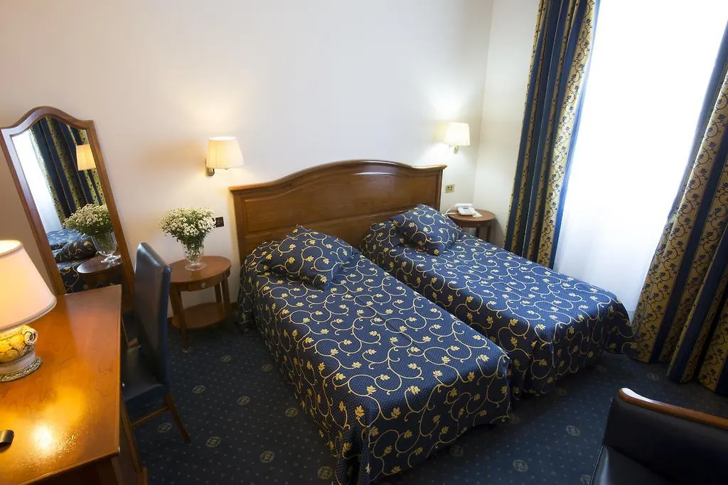 Hotel Carlton-1