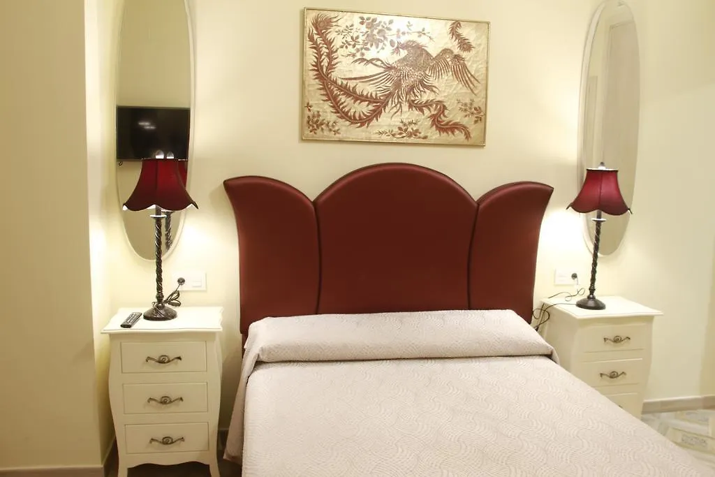 Hostal Flor De Lis- Lojo-1