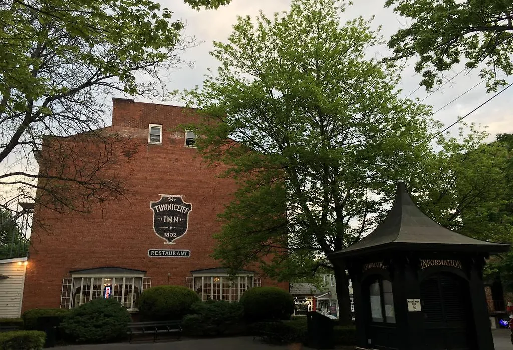 The Tunnicliff Inn-1
