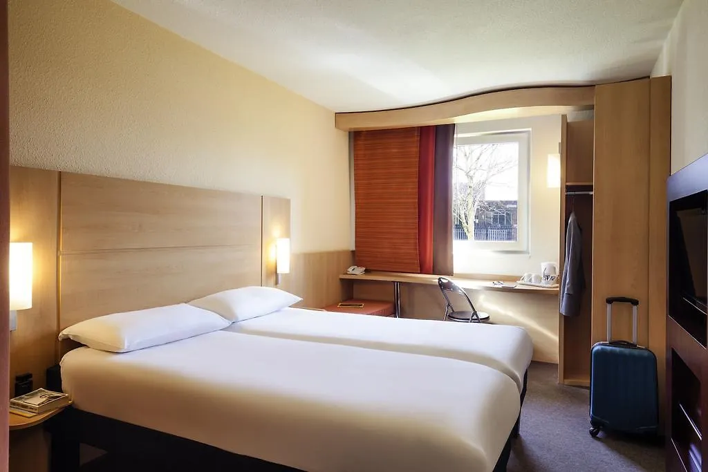Ibis Cardiff Centre-1