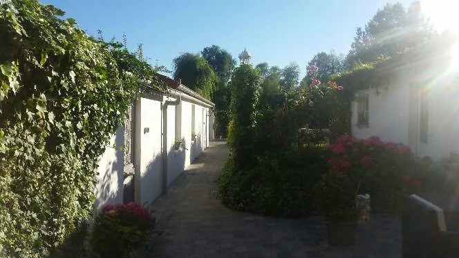 Les Trois Roses-1