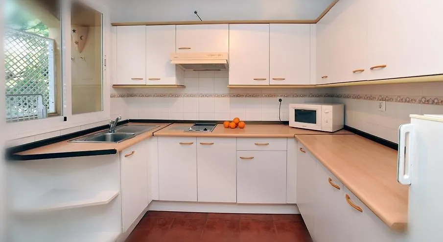 Apartamentos Leo Islamar-1