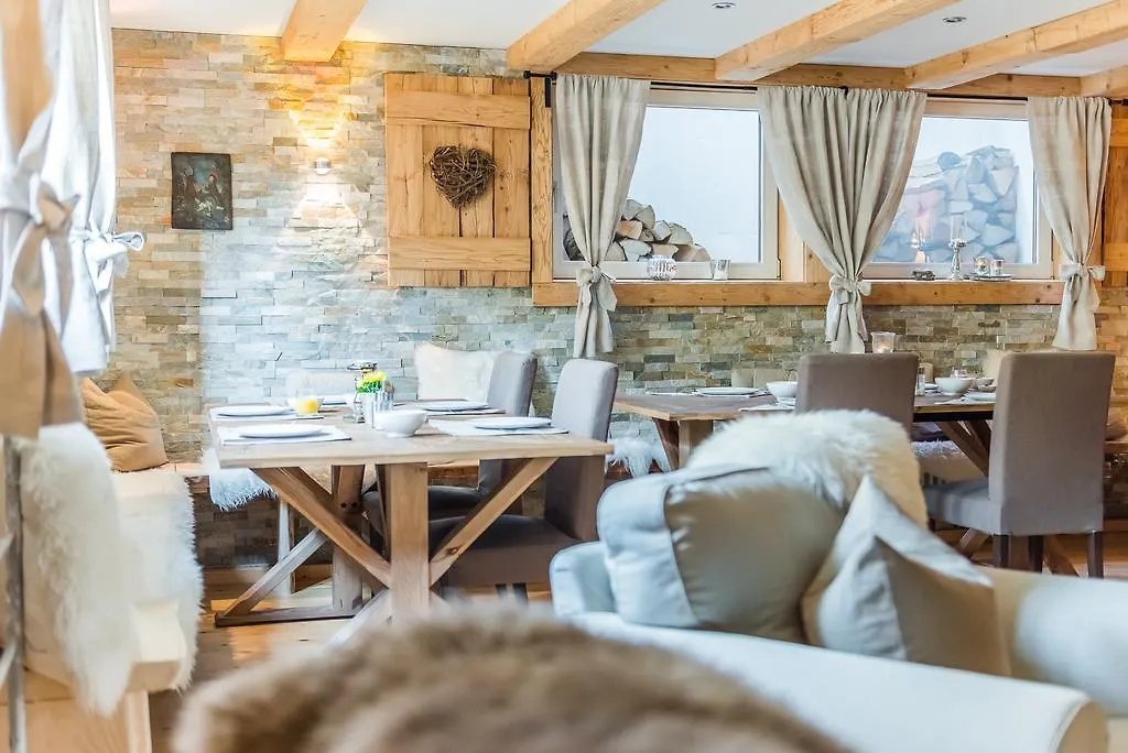 Hotel Garni - Chiemsee-Pension-Seebruck-1