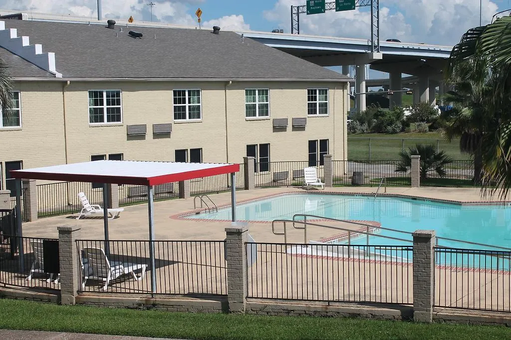 Bays Inn And Suites Baytown-1