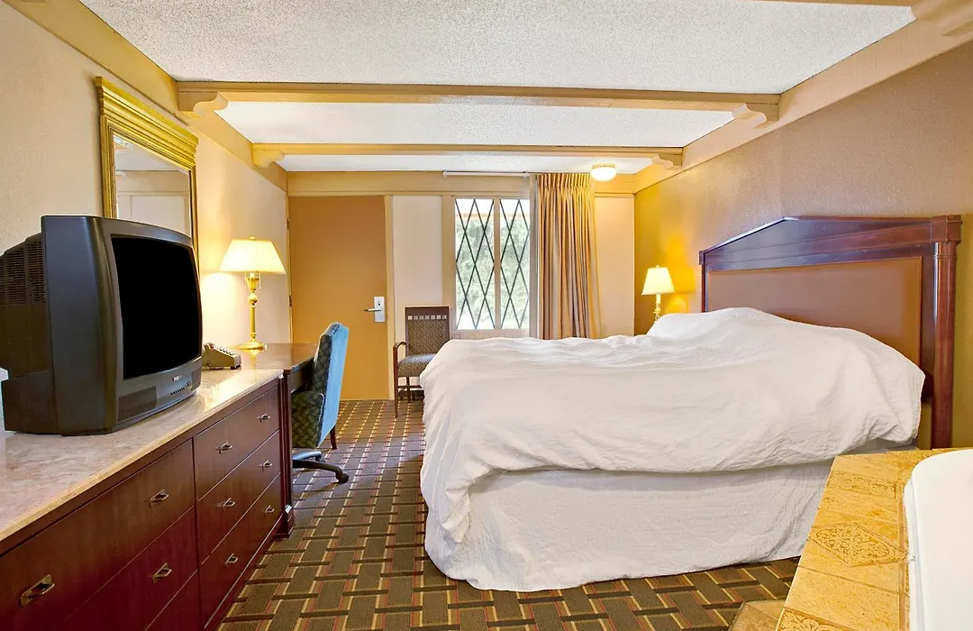 Knights Inn Greensburg-1