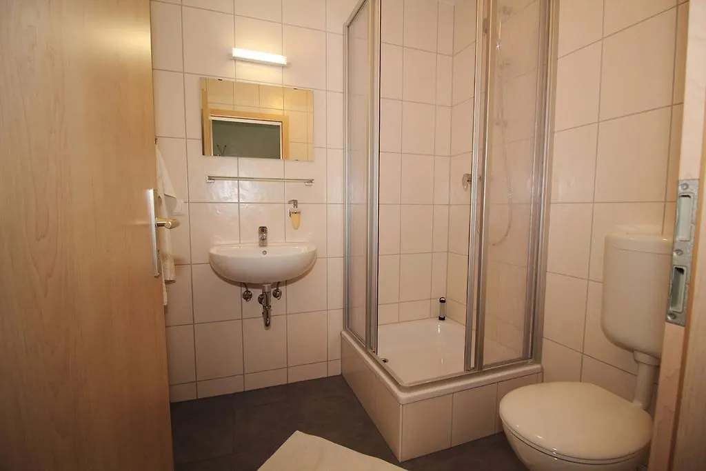 Kutterfisch Kajueten Direkt Im Stadthafen-1