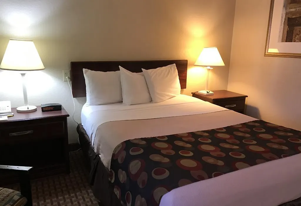 Days Inn By Wyndham Bloomington West-1