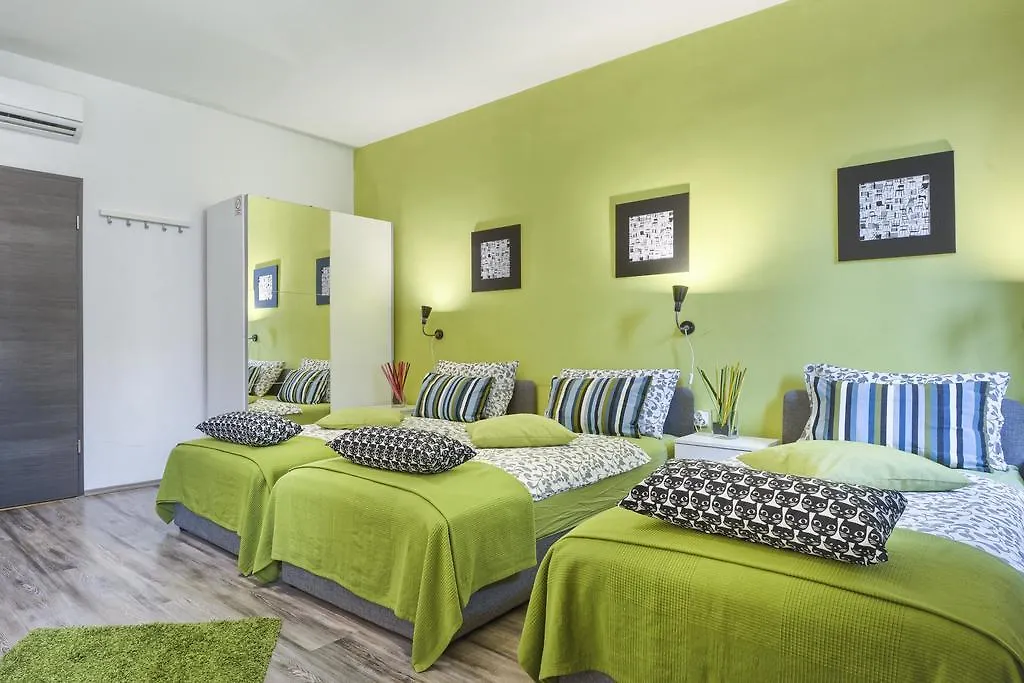 Top Center Rooms & Studio-1