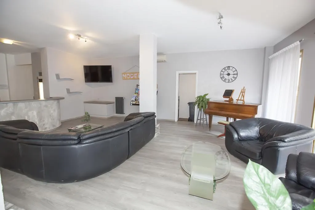 Hotel Moderne-1