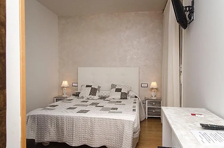 Hostal Don Rodrigo-1