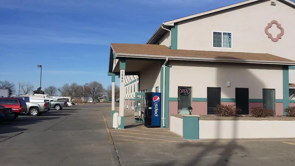 Value Inn & Suites Salina-1