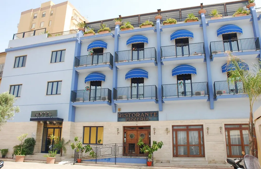 Hotel Al Faro-1
