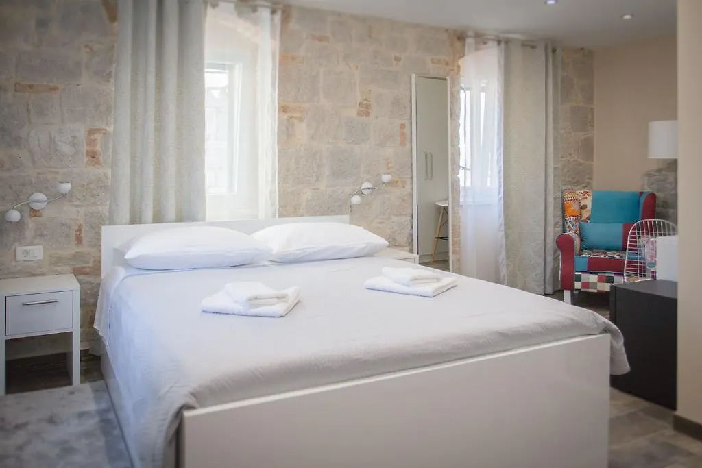 Elegant Residence Rooms & Apartments-1