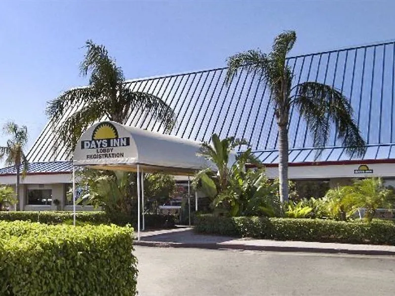 Days Inn By Wyndham West Palm Beach-1