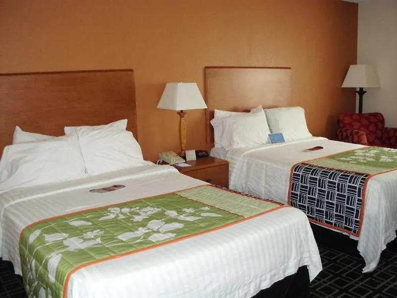 Fairfield Inn And Suites By Marriott Tampa North-1
