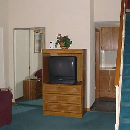 Red Carpet Inn North Chicago-1