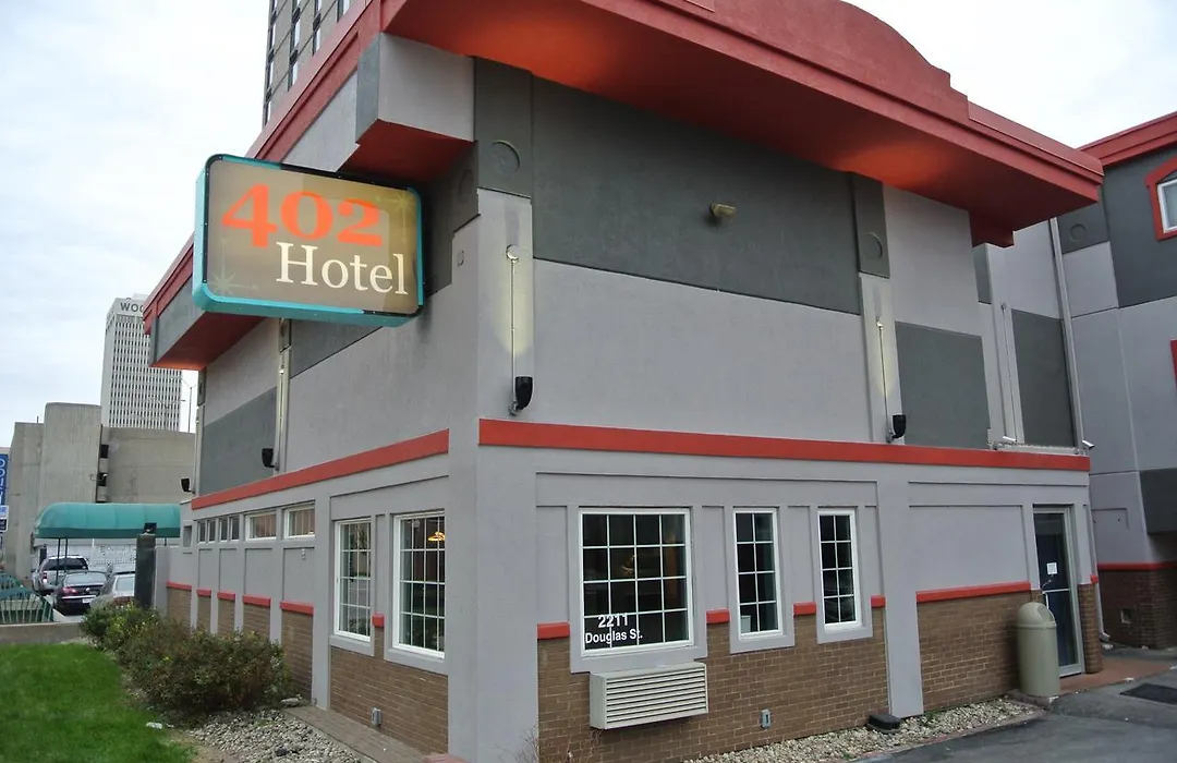 402 Hotel-1