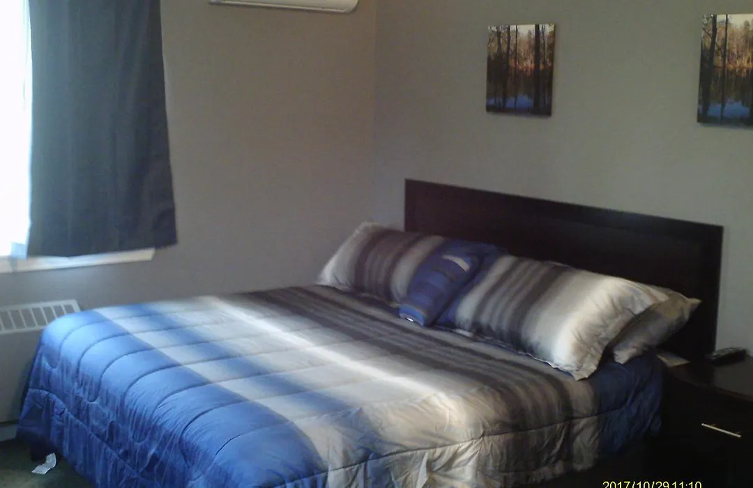 Pine Tree Inn-1