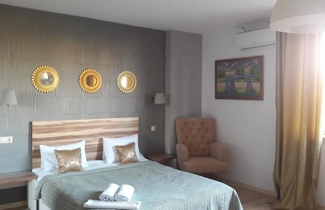 Mini Hotel On Demiivska-1