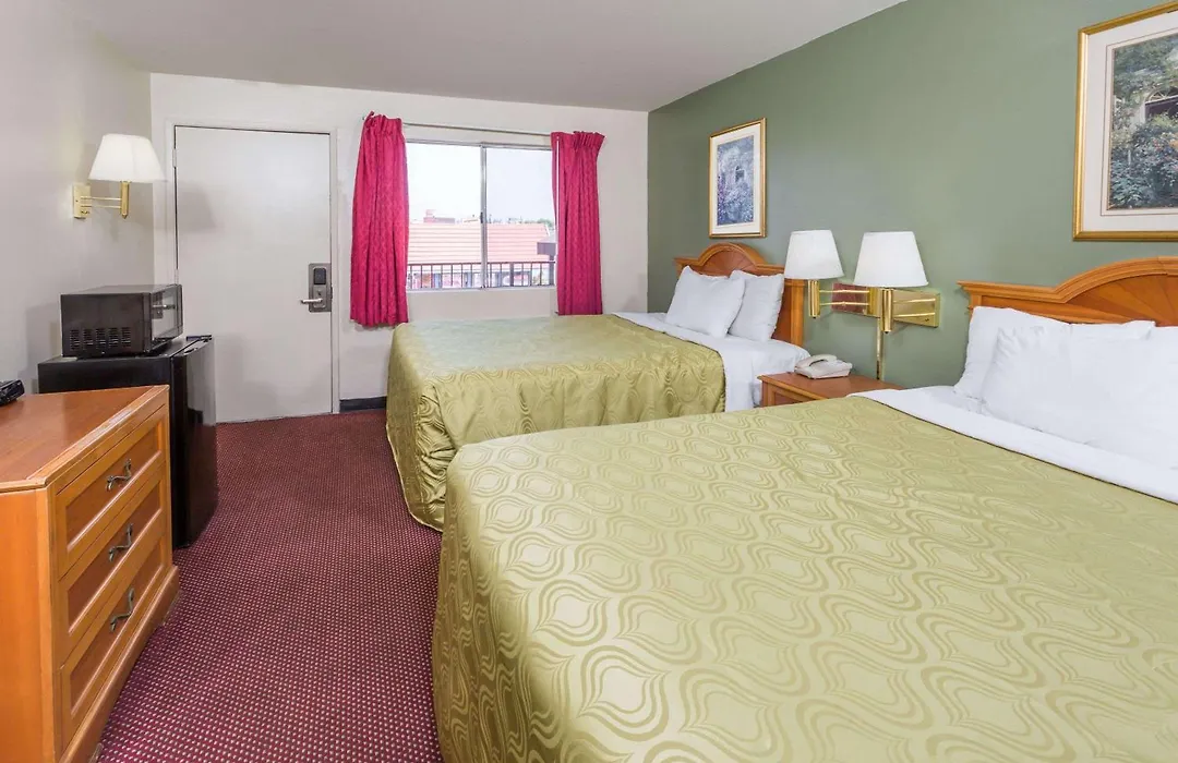 Days Inn By Wyndham In San Bernardino-1