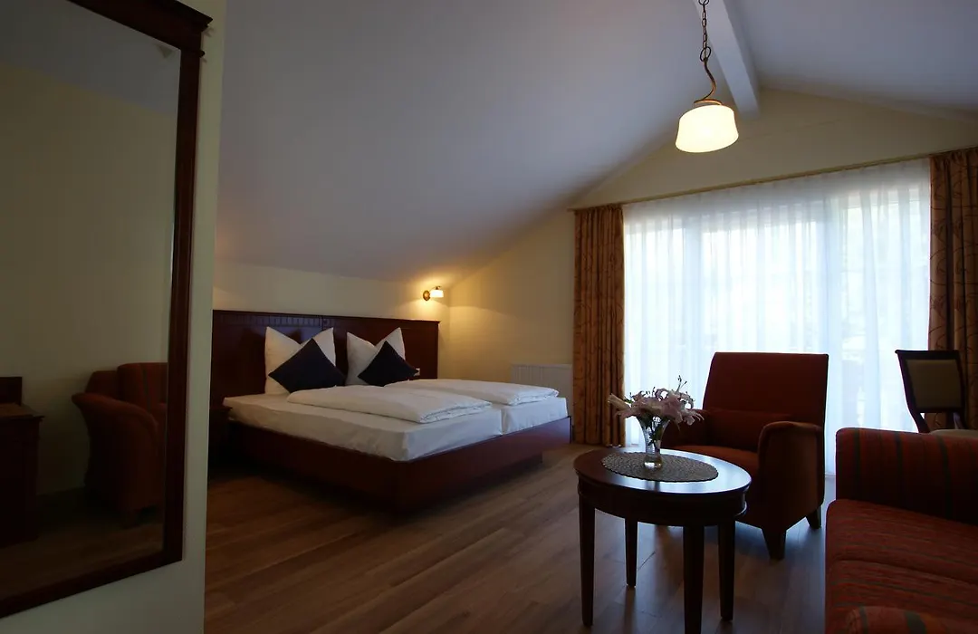 Waldcafe Hotel Restaurant-1